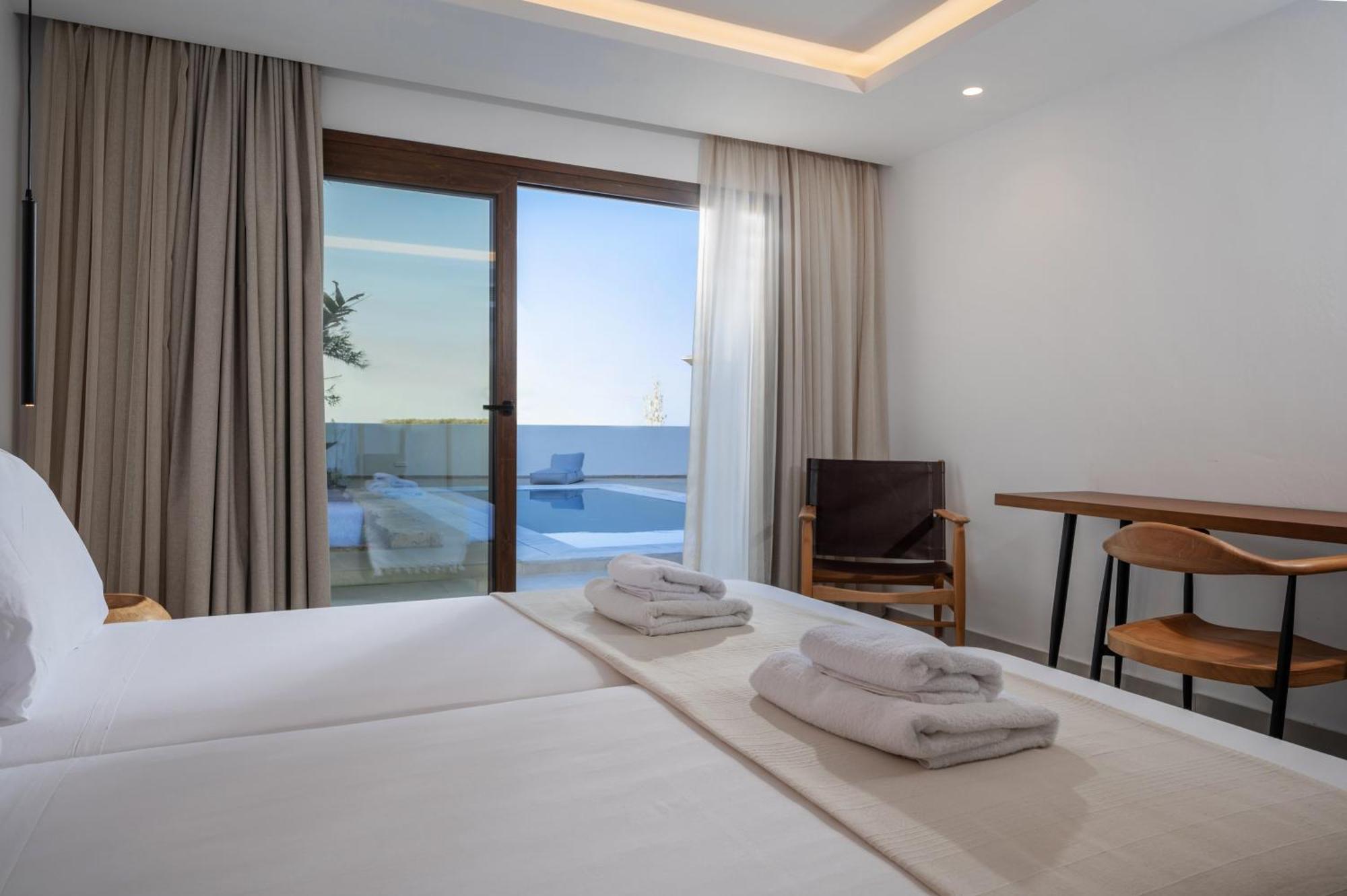 Mika Villas & Suites 헐소니소스 객실 사진
