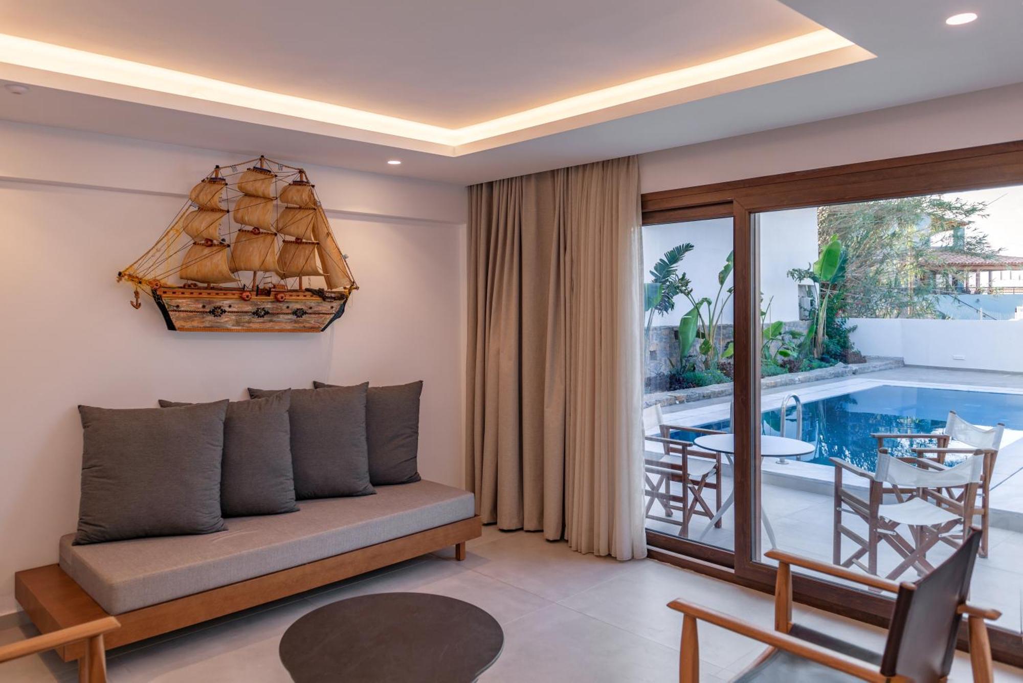Mika Villas & Suites 헐소니소스 객실 사진