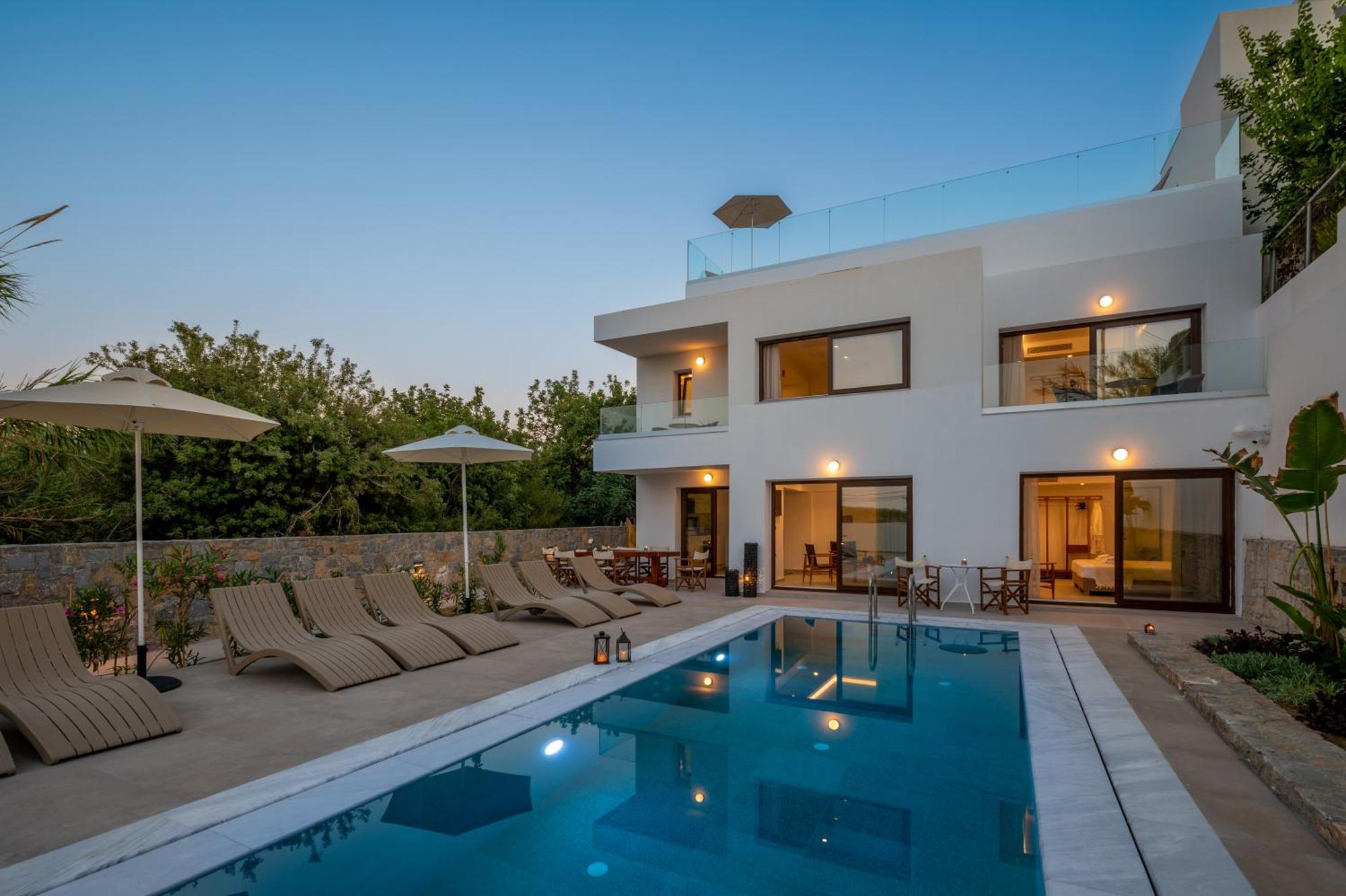 Mika Villas & Suites 헐소니소스 객실 사진